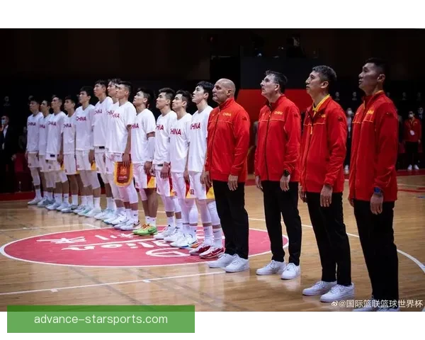 中国男篮迎战美国队备战世界杯 热身赛激烈对抗引发球迷热议