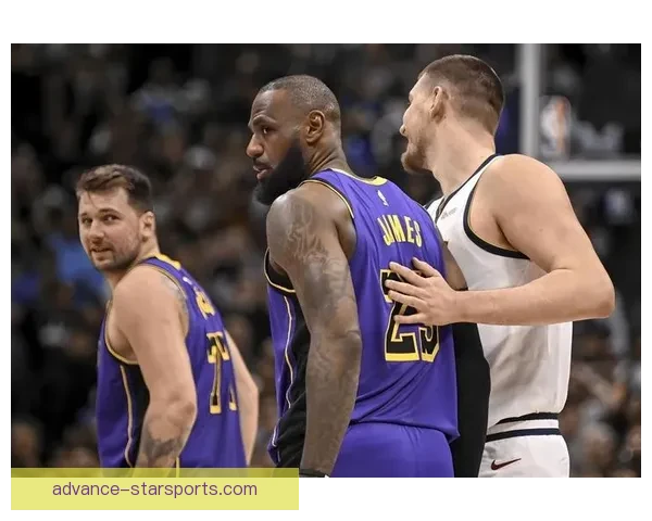 詹姆斯关键时刻三分助球队逆转勇士锁定胜利